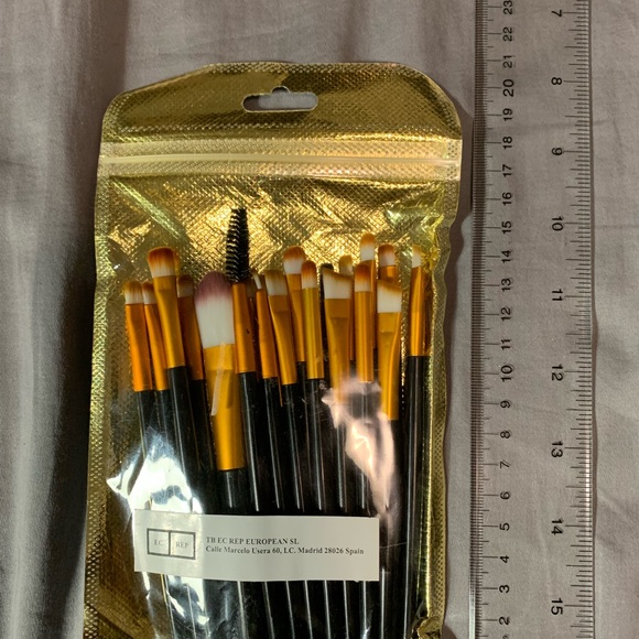 20 makeup brushes - Picture 3 of 3